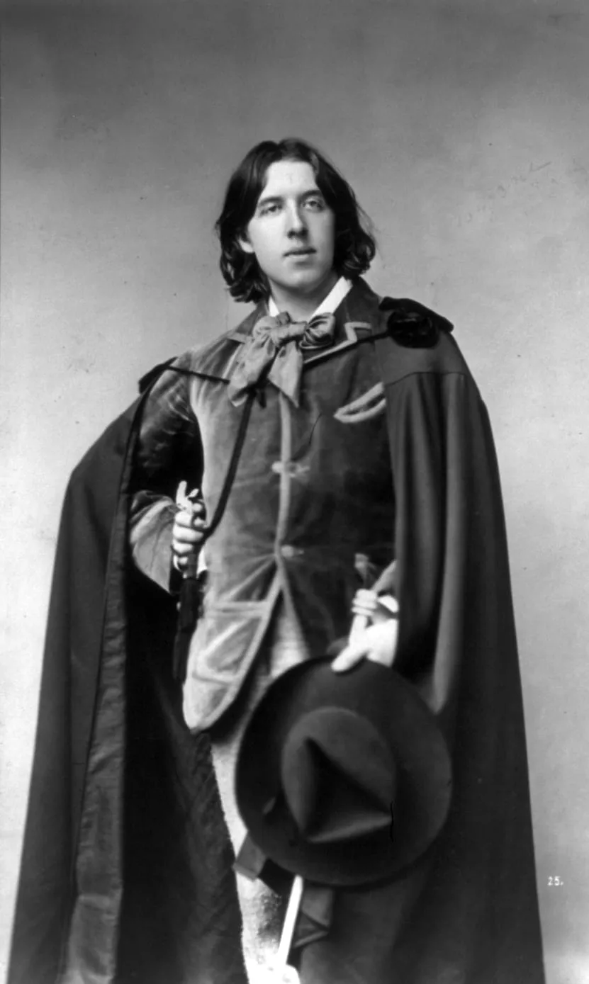 Oscar Wilde in cape and hat, Sarony 1882
